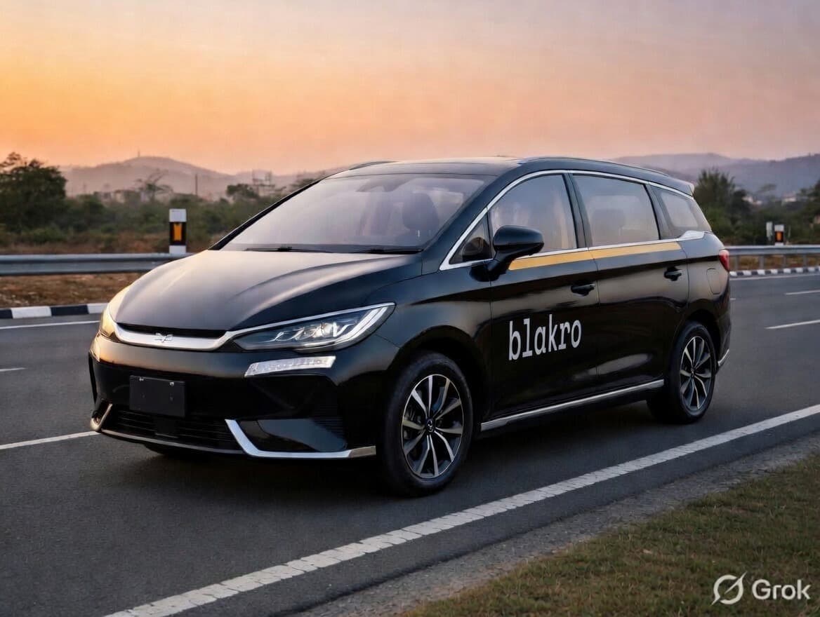 BYD eMax7 on Mumbai–Pune expressway